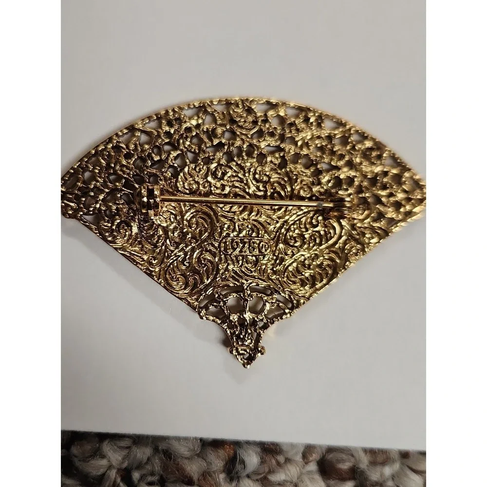 vintage 1928 brand brooch